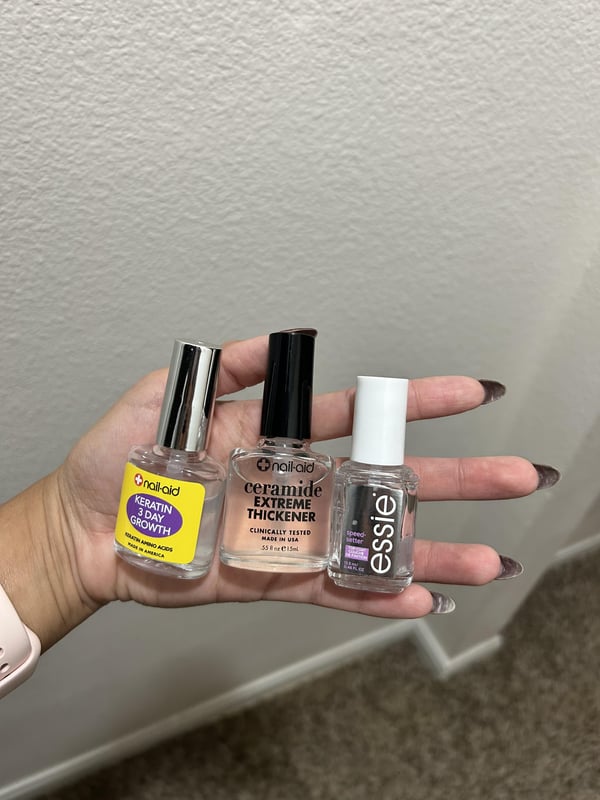 Picture by cookiepip showing 'My Nails After Almost 3 Weeks! These Are My Go-to Products For Long-lasting Nail Polish!' number 2