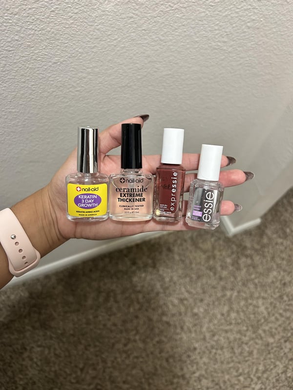 Picture by cookiepip showing 'My Nails After Almost 3 Weeks! These Are My Go-to Products For Long-lasting Nail Polish!' number 3