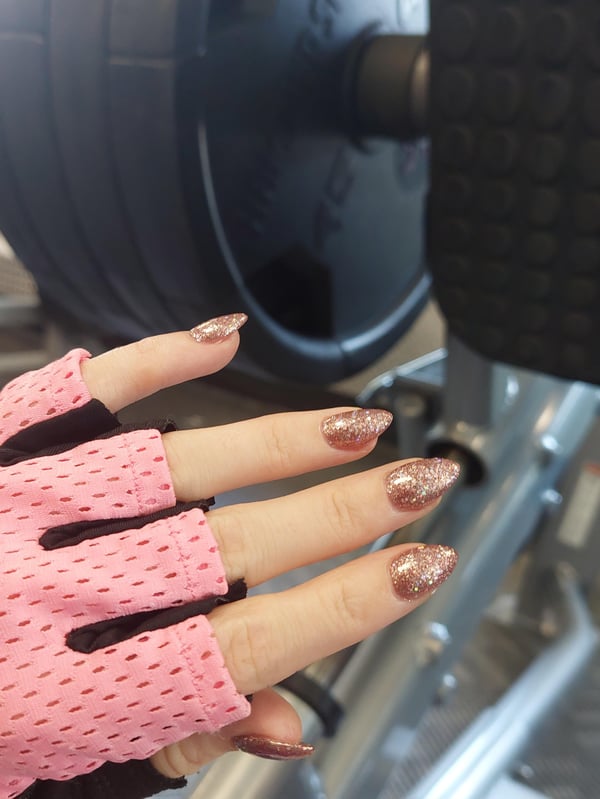 Picture by petals_of_polymathy saying 'Absolutely Loving My New Rose Gold Nails 💖'