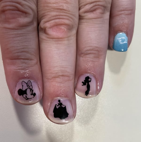 Picture by M1K37471 saying 'Disney Cruise Nails'