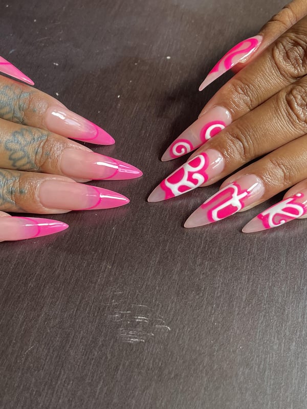 Picture by Vendomenails saying 'Barbie Inspo Nails'