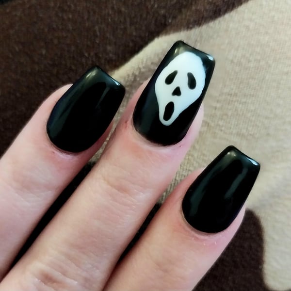 Picture by SuperMomn saying 'I Did Ghostface Nails! 👻'