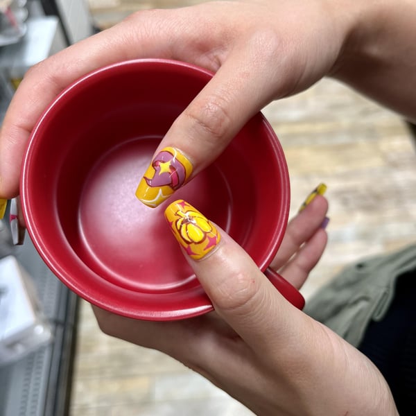 Picture by fanta_peach saying 'Did This Halloween Themed Coffin Nails Haha Very Fun 🧙🏻‍♀️'