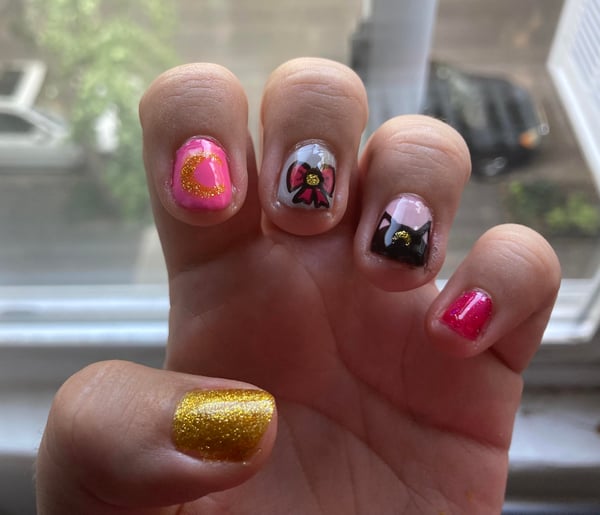 Picture by whateverworksrlly saying 'Gel Newbie, Just Painted My Nails For Comic-Con!'