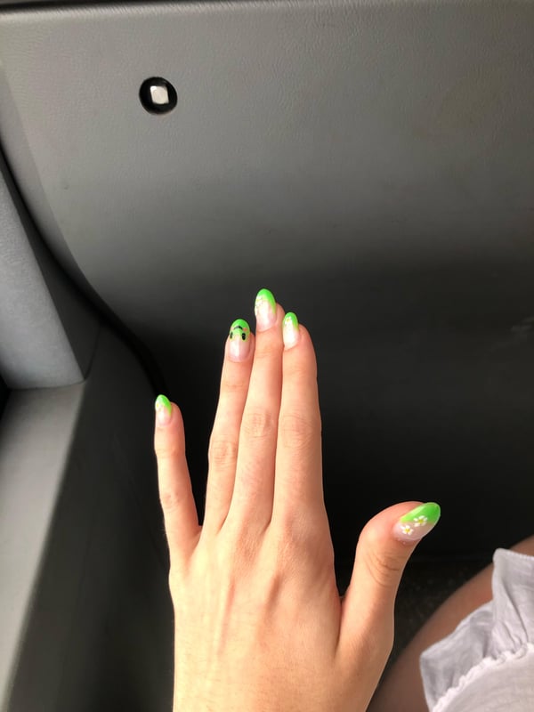 Picture by Ribbitlady saying 'Frog Nails!'