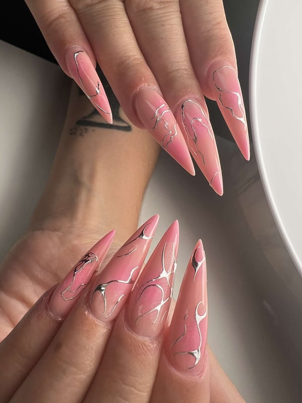 Picture by mariliundress saying 'My New Nails ✨️🩷'