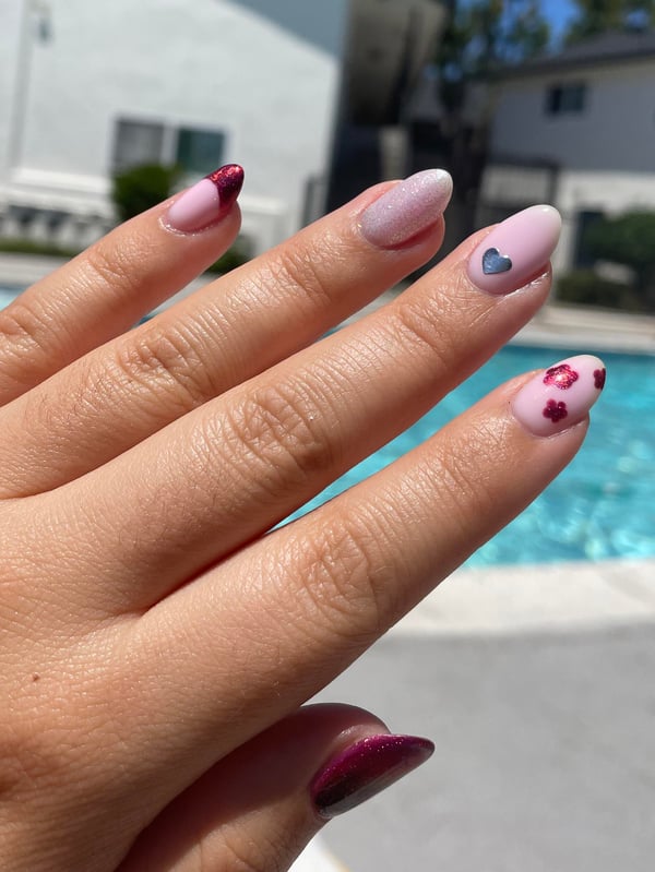 Picture by HoundsMissingEyebrow saying 'Barbie Nails'