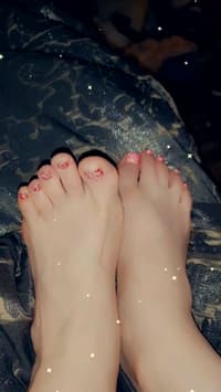 Picture showing Holographic Toes!!