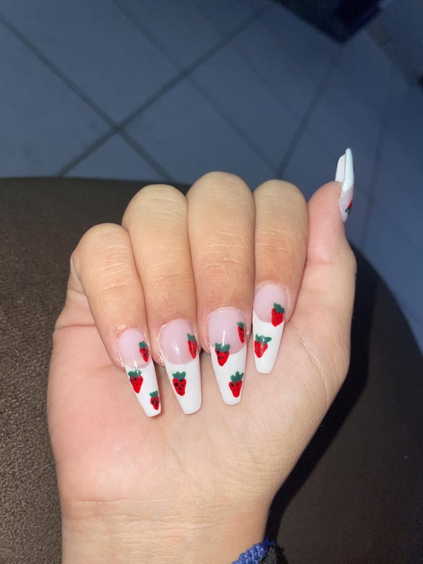 Picture by wheremofongo showing 'Strawberry Nails🍓' number 2