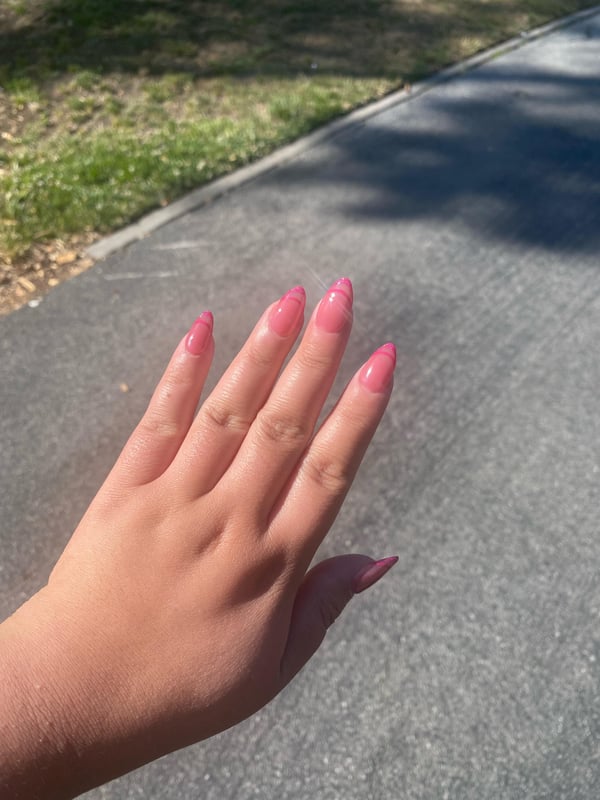 Picture by rrrreddithasridges saying 'Barbie-inspired Nails!'