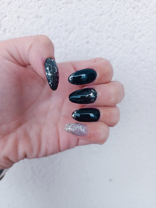 Picture by SkadiNyx showing 'Black And Silver Sparkles ✨' number 1