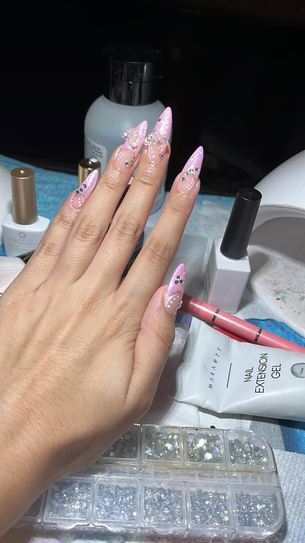 Picture by kiisskoo saying 'My Barbie Nails !'