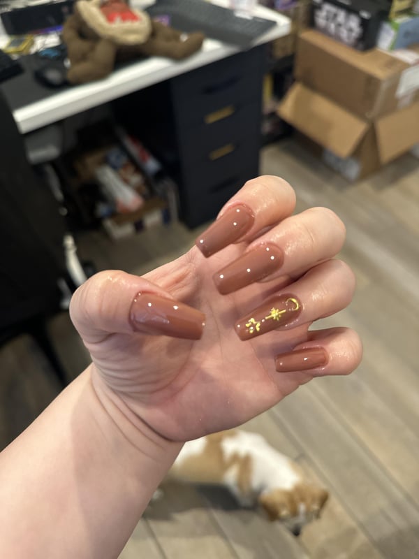 Picture by Blindmagg saying 'First Time Gel 💅'