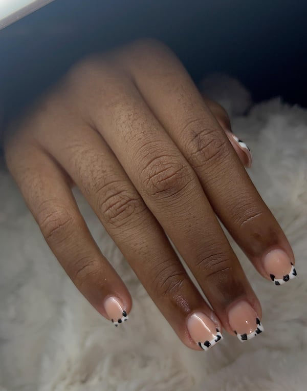 Picture by Nay__nails1 saying 'French 🐮🖤🤍'