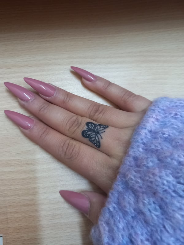 Picture by jazbaby2 saying 'Showing Off My Nude Nails😍'