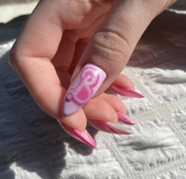 Picture by heartsthatmakeabean showing 'Barbie Nails 💕' number 2