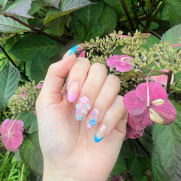 Picture by Apennie_uh saying 'Flower Nails'