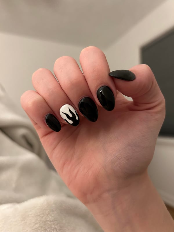 Picture by Train2000 saying 'My Nails Are Ready For The Fall Out Boy Concert!'