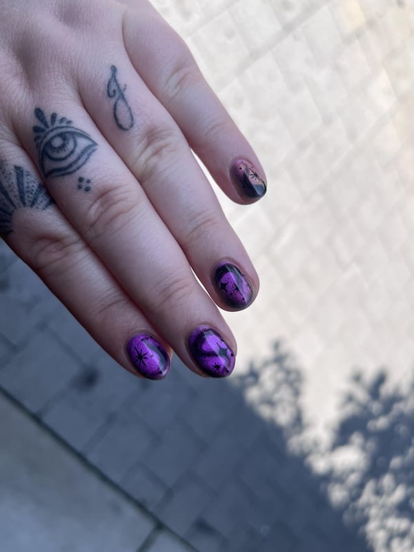 Picture by daddymyers69 saying 'Newest Nails'