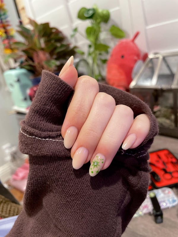 Picture by uhhhuhhhuhhh saying 'New Nails Done At Home 💚✨'