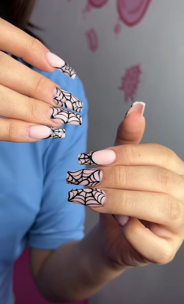 Picture by LCDLBrillosOnlyfans saying 'Spider Web Nail Art🤩'