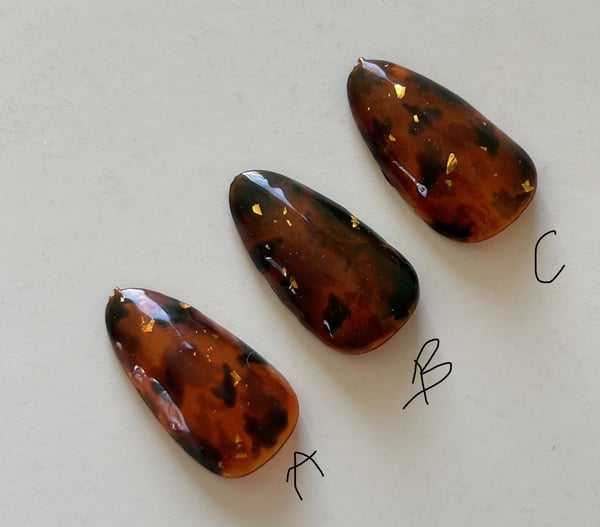 Picture by buttcracklint saying 'Which Tortoiseshell Looked Best? I Tried 3 Different Techniques.'