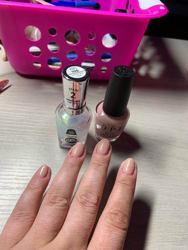 Picture by redditnewb2020 saying 'Nude Sparkle Polish?'