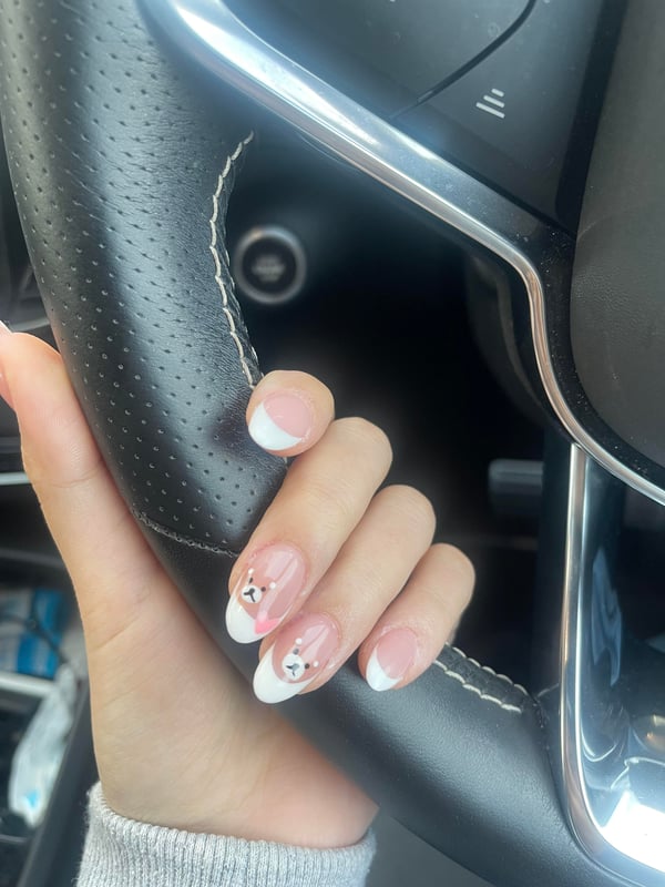 Picture by banana_fishh saying 'Teddy Nails 🧸🩵'