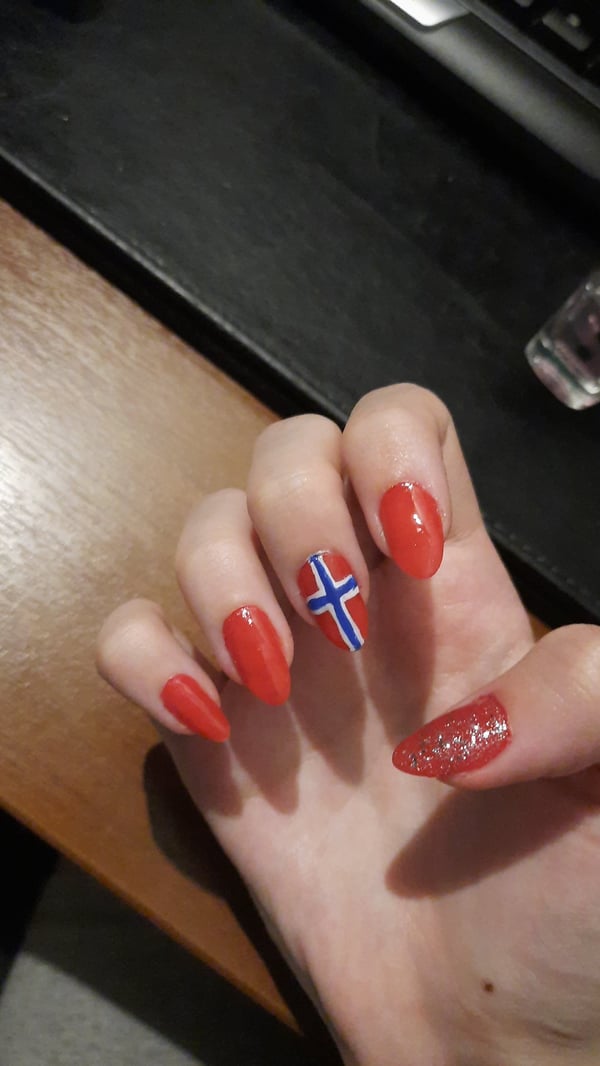 Picture by Anna_B21 saying 'The Nails I Did Before Visiting My Norwegian Bf almost A Month Ago'