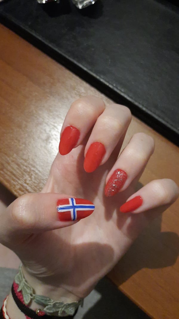 Picture by Anna_B21 showing 'The Nails I Did Before Visiting My Norwegian Bf almost A Month Ago' number 2