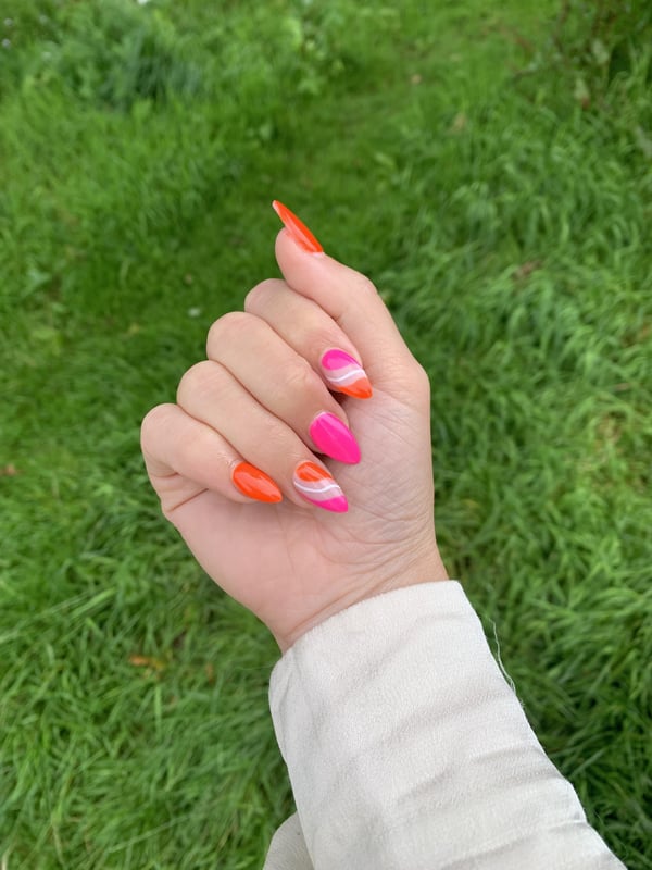 Picture by lnelles showing 'Summer Vacation Nails 🩷🧡' number 2