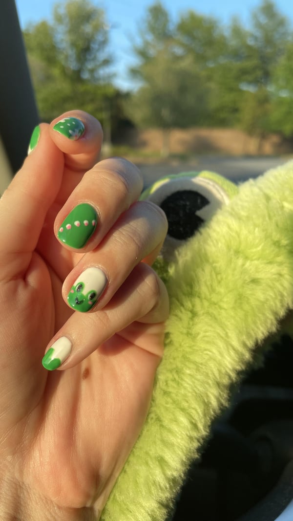 Picture by farmout2 saying 'Froggy Nails With Froggy Steering Wheel 🐸'