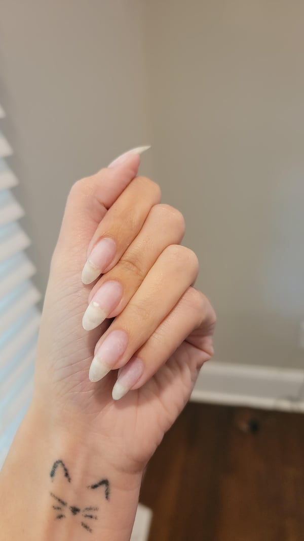 Picture by Khadejeh saying 'I Have A Vacation Coming Up And One Nail Was Looking Suspicious So I Attempted A Dip Powder Base With Gel On Top!'