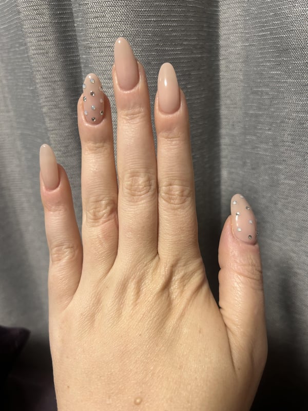 Picture by ohloretta saying 'Natural Long Nail Gang!'