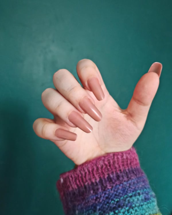 Picture by elizabethstocks saying 'Simple And Minimalistic natural Nail Length'