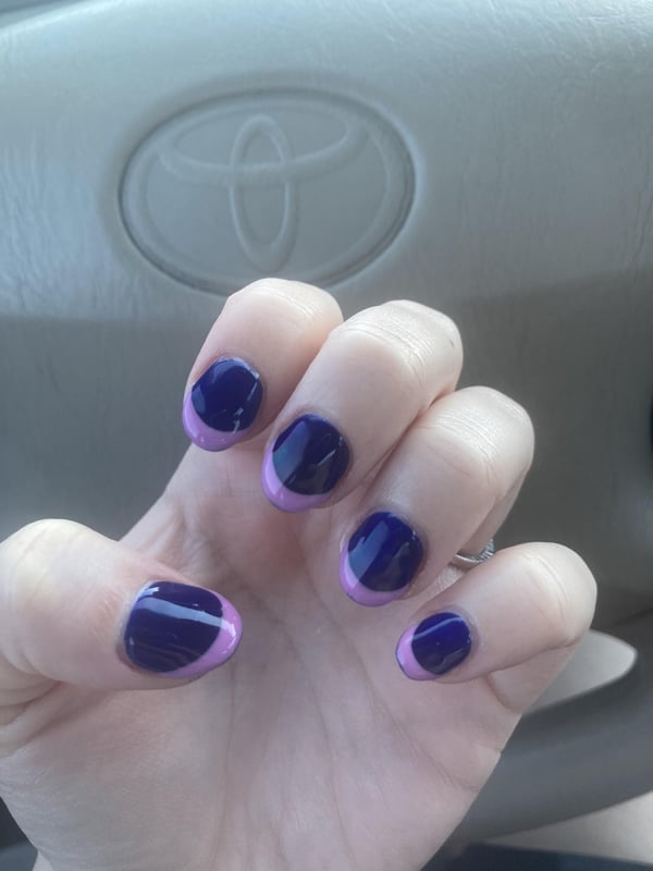 Picture by softbbyrose saying 'Should I Get My Nails Redone?'