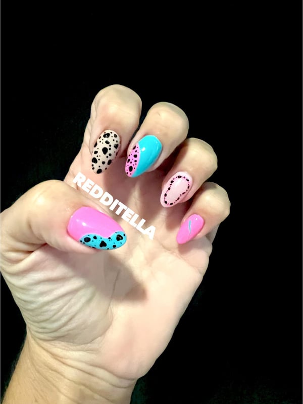 Picture by Reddella0 saying 'Pop Art Nails'