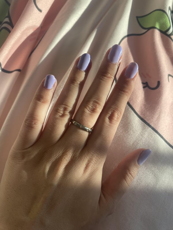 Picture by Plants-by-me saying 'Natural Nails With Simple Lilac Gel Polish'