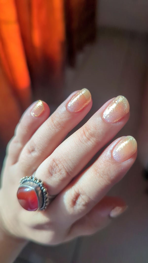 Picture by spicyxcinnamon saying 'Sheer Gold Shimmer'