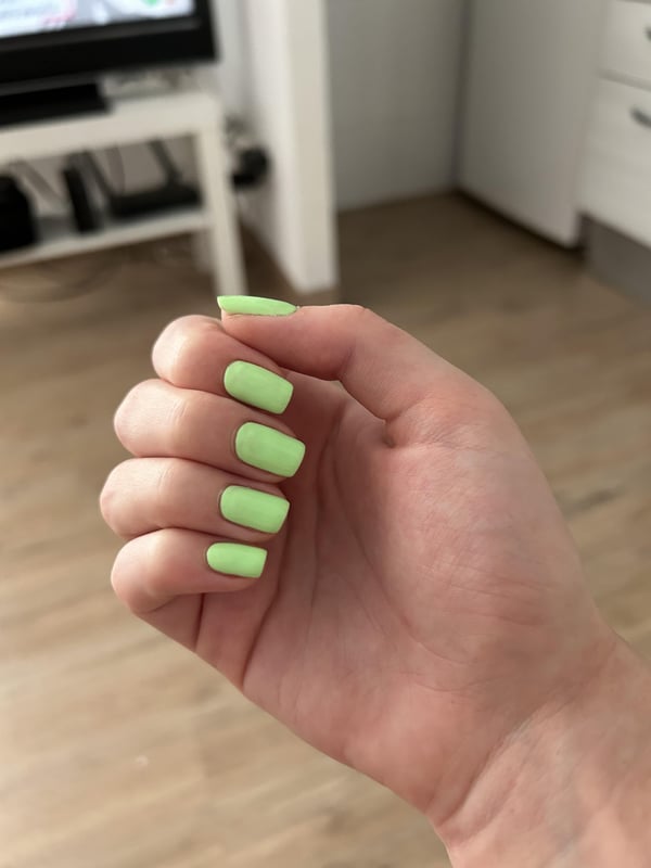 Picture by laaibee saying 'Vacation Nails'