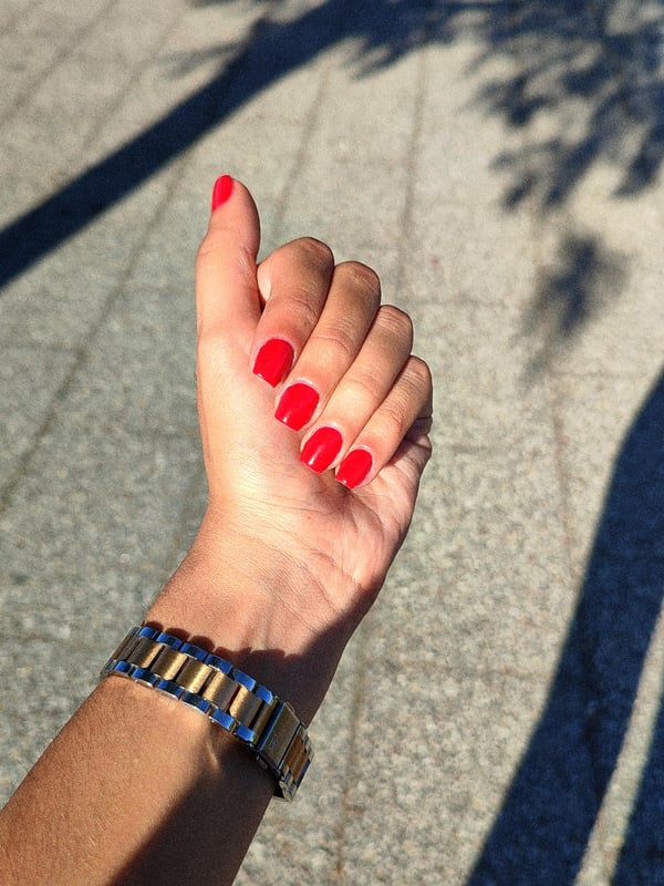 Picture by AuntyMaze saying 'Red Nail's 💅🏽'