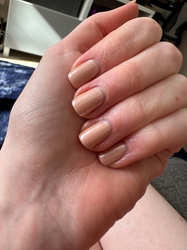 Picture by Amybexx saying 'Do My Nails Grow Too Quickly?'