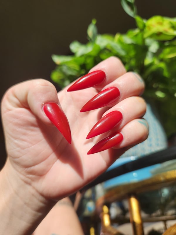 Picture by strawberrypxnk saying 'Red Stiletto Nails'