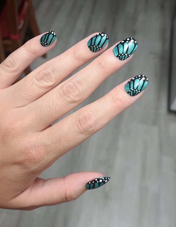 Picture by chillin_and_livin showing 'Butterfly Nails' number 1