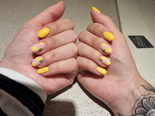 Picture by Xanyla saying 'My Nail Tech Said She Can't Paint Lemons.. I Beg To Differ! 🍋'