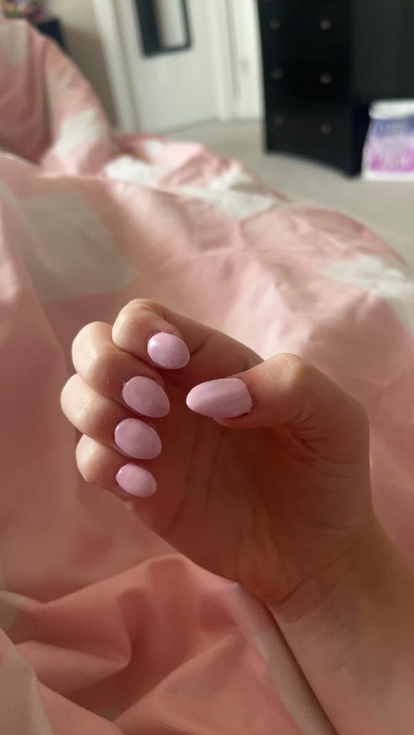 Picture by hatm0use saying 'I Got My Nails Done Today For The First Time Ever At A Nail Salon. Are These Good Or Meh? I Can’t Tell.'