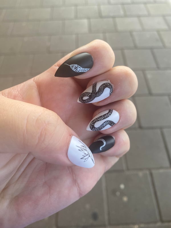 Picture by queenfaev saying 'After Allergies To Acrylic And Gel Nails, I Tried Press Ons With Nail Glue. Loving Them'