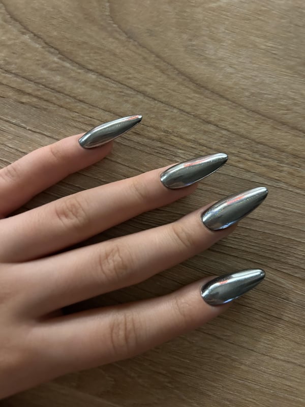 Picture by gazapizm saying 'Got My Nails Done Recently And I Am So In Love!!!'