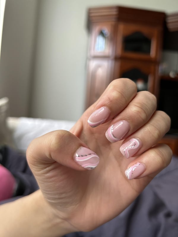 Picture by strawberriesandboba showing 'Much Needed Gel Manicure 😌💅🏻' number 2