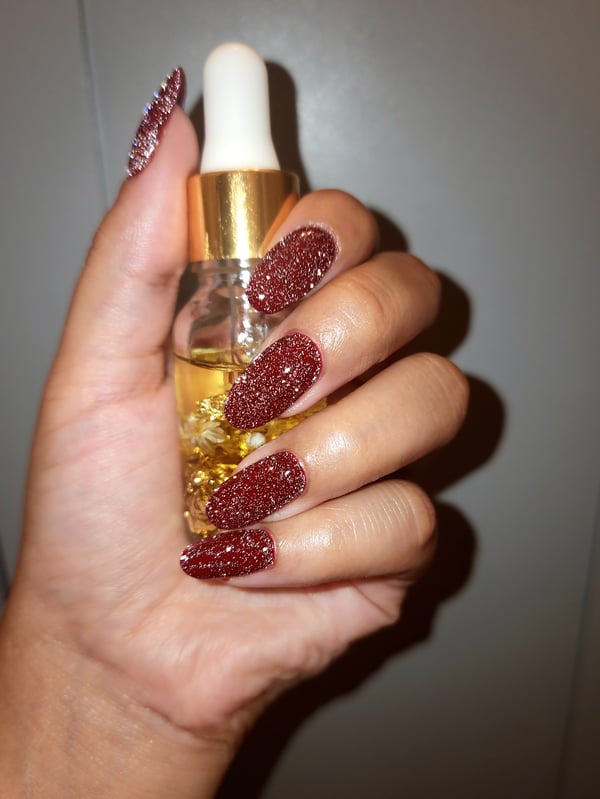 Picture by iffyyme saying 'Sparkly Burgundy Oval Nails!'